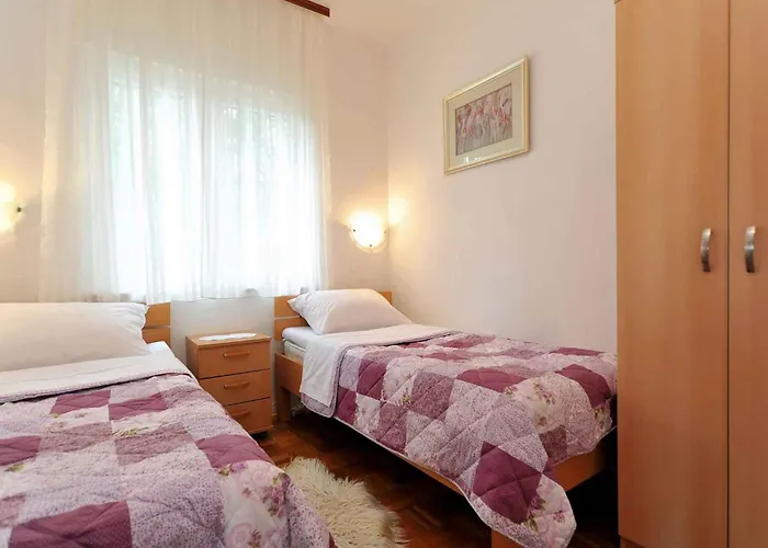 In Starigrad-paklenica 6790 *